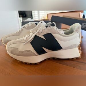 New Balance 327 Sneakers in Moonbeam Outerspace